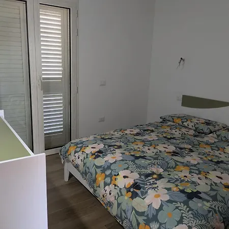 La Perla Del Mare Apartment *