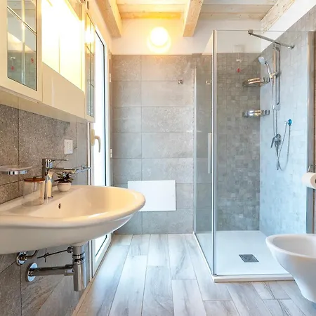La Perla Del Mare Apartment *