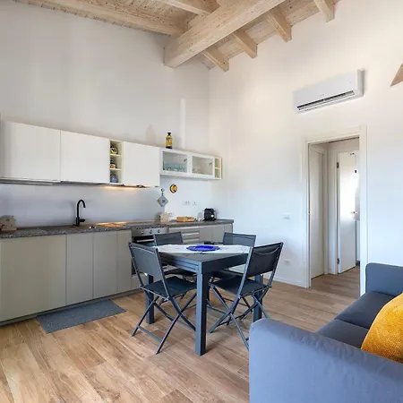 La Perla Del Mare Apartment *